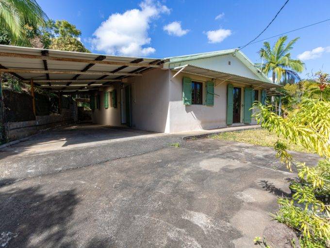 Maison de 3 chambres avec beau terrain arboré de 947m²